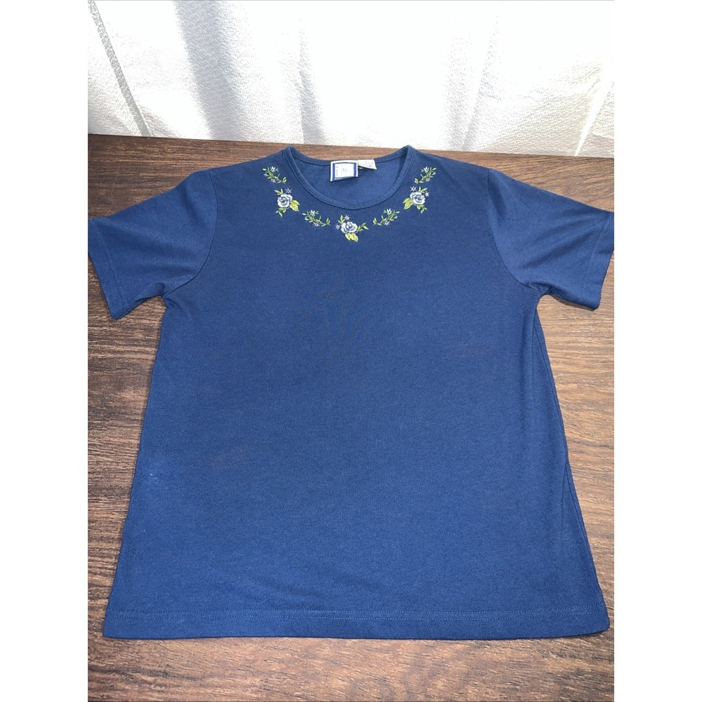 Vintage Bay Studio Casual Wear Size Medium Short Sleeve Shirt Embroidered Floral
